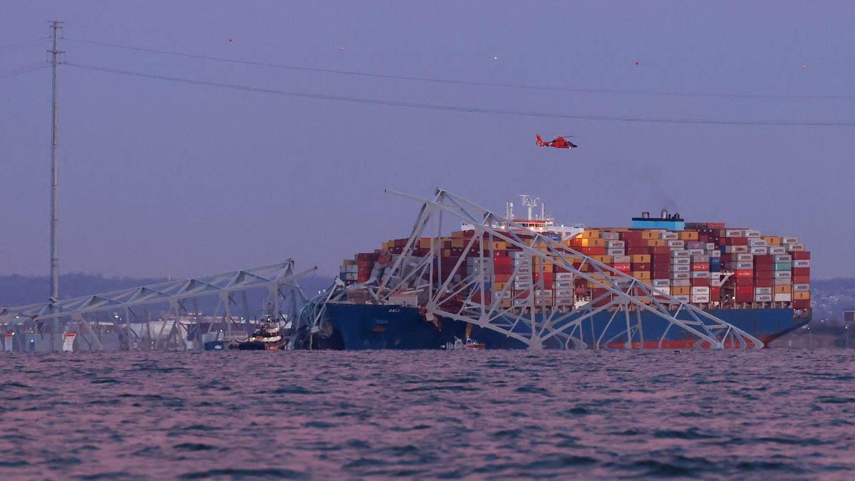 Un barco carguero  impacta contra el puente Francis Scott Key en Baltimore