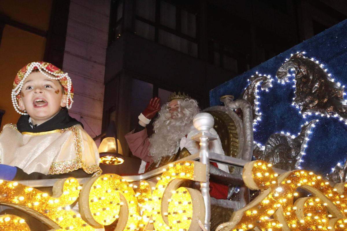 Así fue la Cabalgata de los Reyes Magos en Laviana