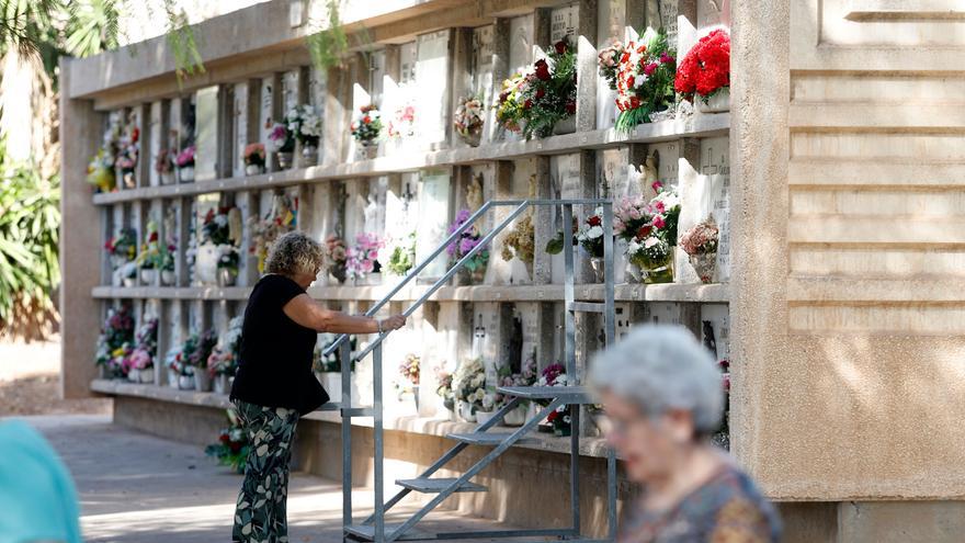 Así ha transcurrido el Día de Todos los Santos de 2022 en los cementerios de Málaga