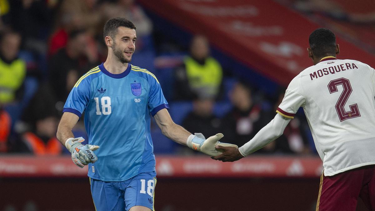 Joan García, debutante con ‘la roja’ en el momento de su entrada al terreno de juego durante el partido amistoso entre las selecciones de España y Egipto