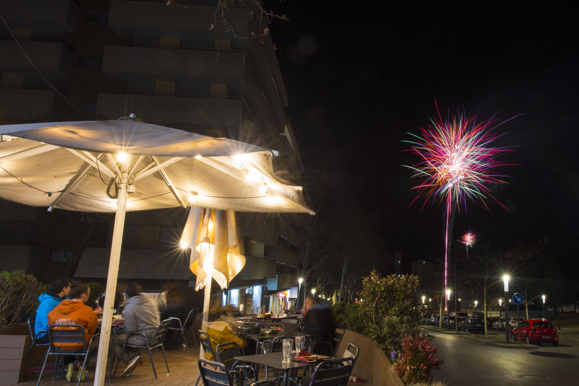 Dotze castells de focs tanquen la Llum 2022