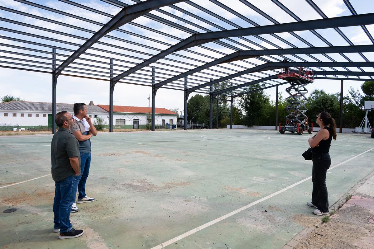 El presidente de la Diputación de Cáceres, Miguel Ángel Morales, visita Sierra de Fuentes.