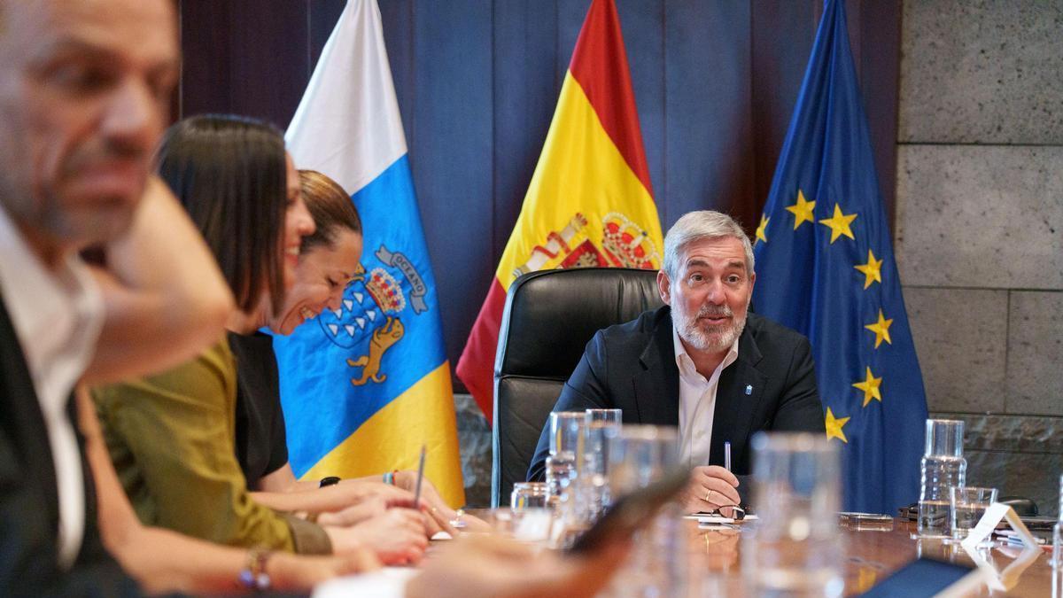 GOBIERNO CANARIAS | El Ejecutivo canario tilda de «sorprendente» el plantón de Sánchez en Lanzarote