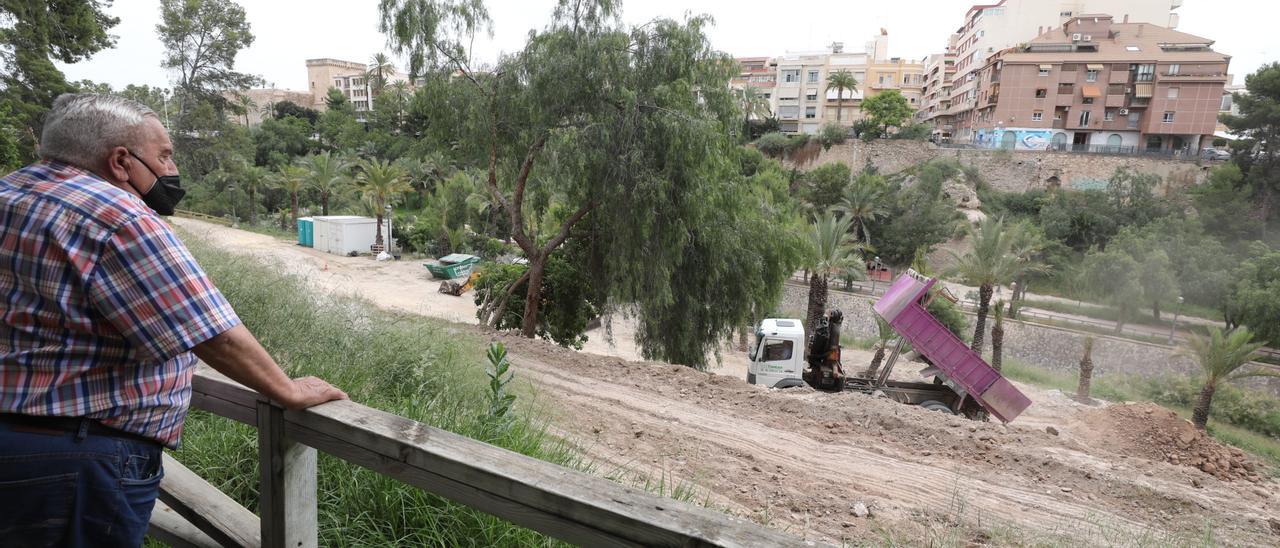 Obras en la ladera del Vinalopó, en 2018, que supusieron la pérdida de pinos