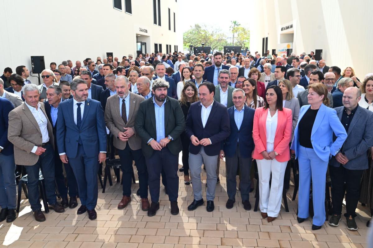 Acto en defensa del trasvase en Pilar de la Horadada con la presencia de los presidentes autonómicos de la Comunidad Valenciana y Murcia, convocado por los regantes con la presencia de alcaldes del PP de Alicante y Murcia Acto en defensa del trasvase en Pilar de la Horadada con la presencia de los presidentes autonómicos de la Comunidad Valenciana y Murcia, convocado por los regantes con la presencia de alcaldes del PP de Alicante y Murcia