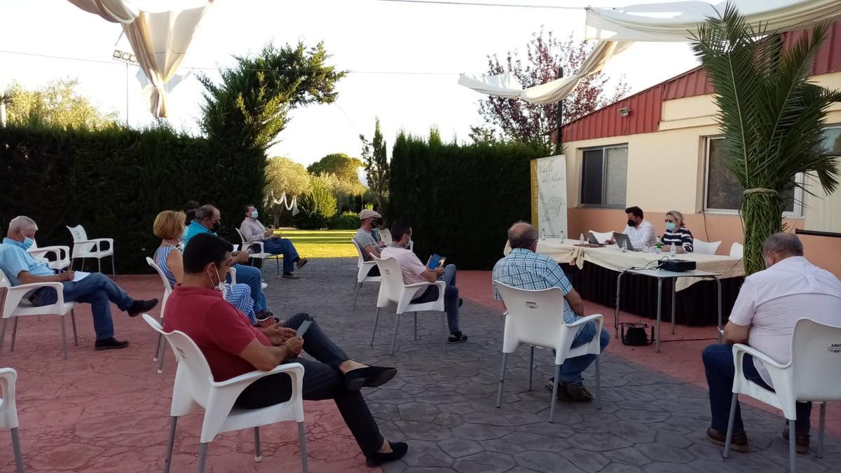 Directivos y socios asistentes a la Asamblea General Ordinaria celebrada por Adesval, recientemente.