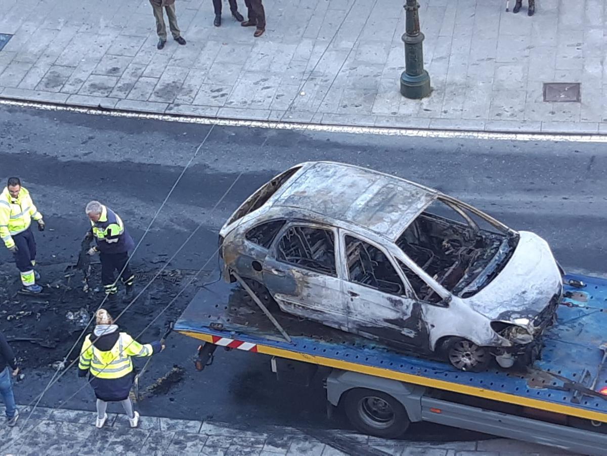 Estado en el que quedó el vehículo incendiado.