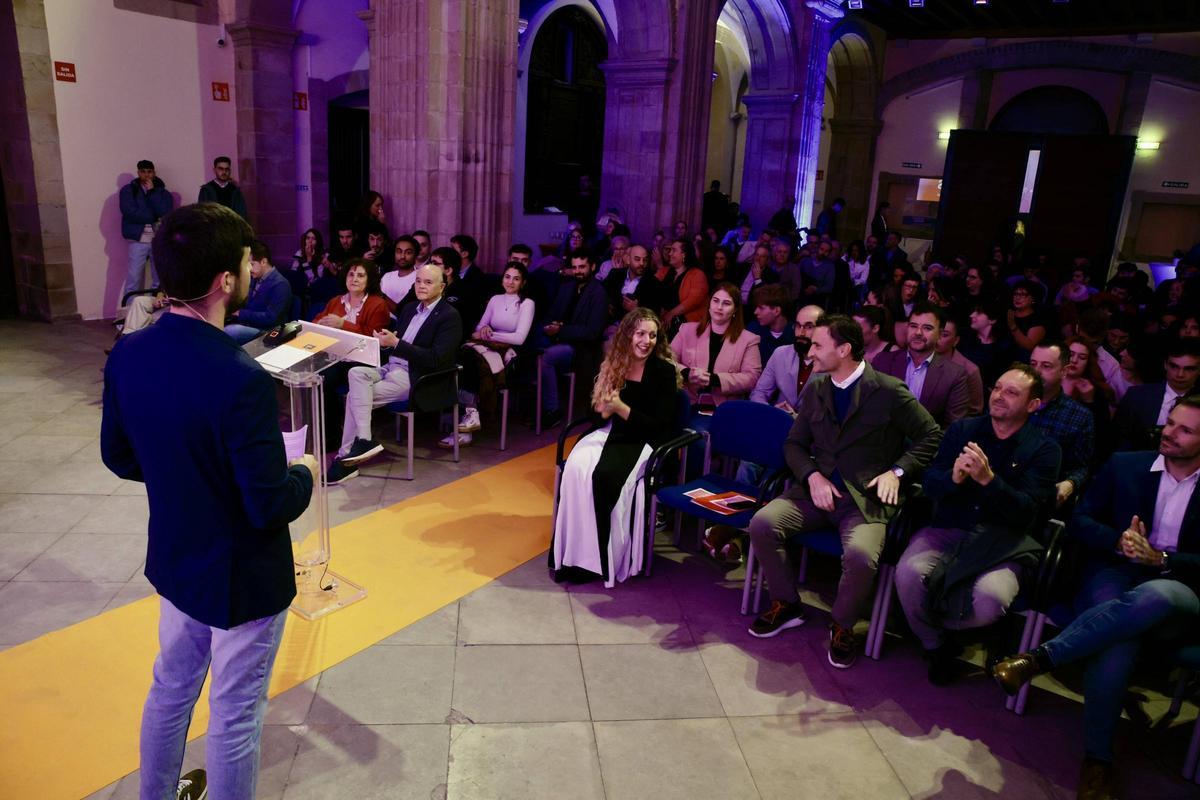 Asistentes a la cita, este viernes, en la Colegiata.