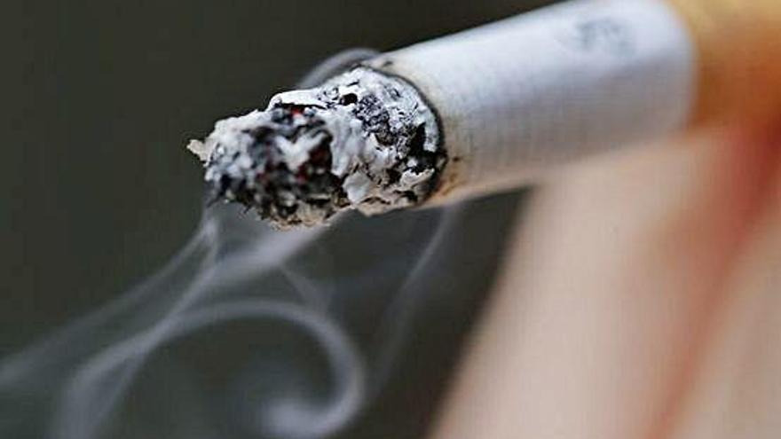 Alguns supervivents d&#039;un càncer, continuen fumant després de patir la malaltia.