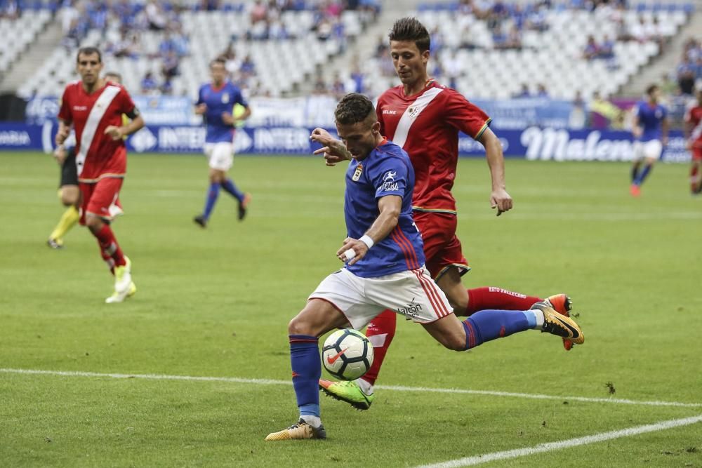 El partido entre el Real Oviedo y el Rayo Vallecano, en imágenes