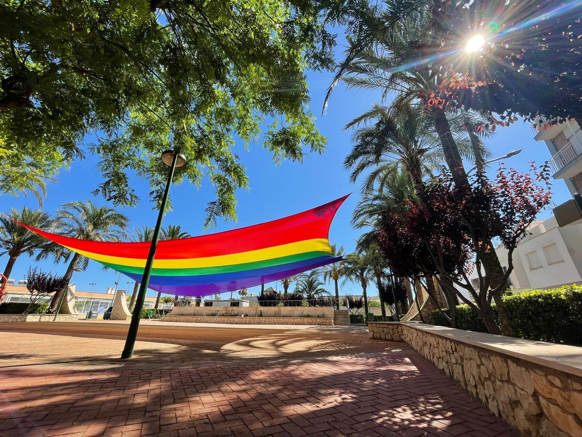 Una bandera LGTBIQ+ de 20 metros en Miramar