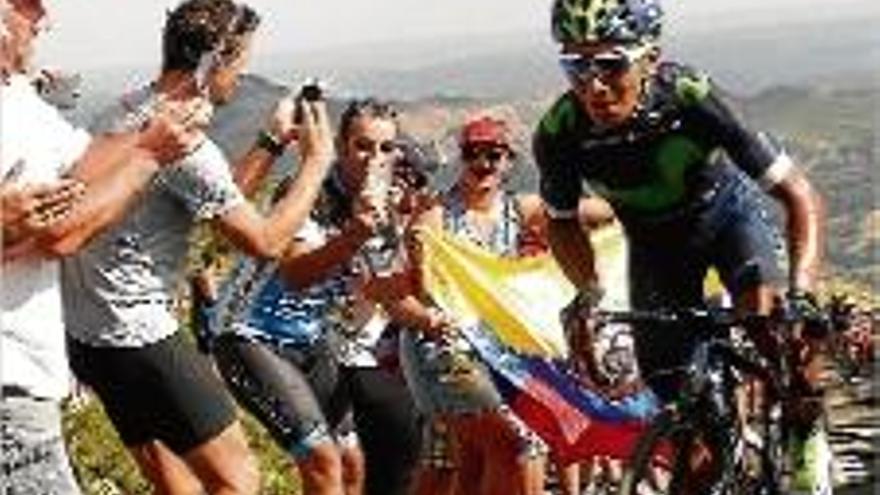 Nairo Quintana se situa líder de  la Vuelta i Lagutin guanya l&#039;etapa