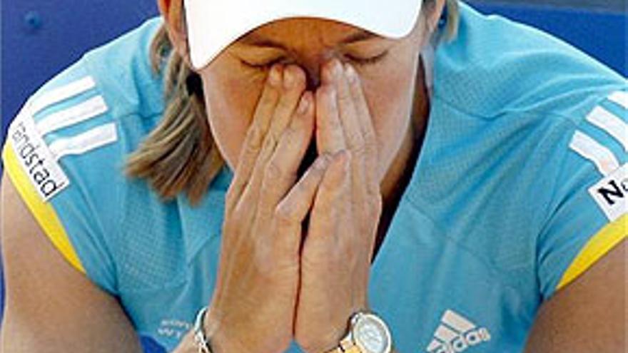 La número uno del tenis mundial,  Justine Henin, anuncia su retirada