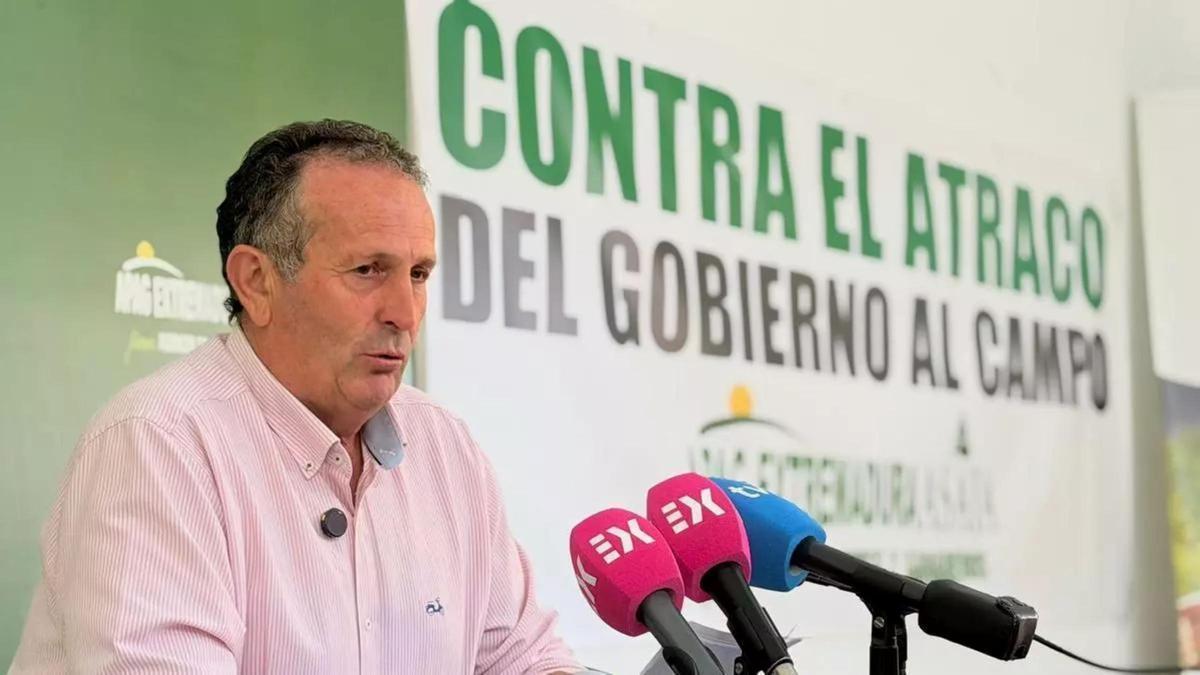 Juan Metidieri, presidente de APAG Extremadura Asaja, durante una comparecencia.