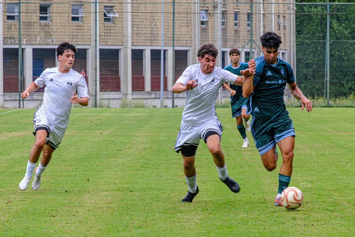 El partido entre la SD Compostela y el Atlético Montañeros, en imágenes