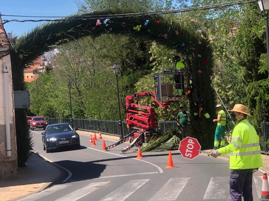 Fotogalería | Preparativos para la bajada de la patrona de Cáceres