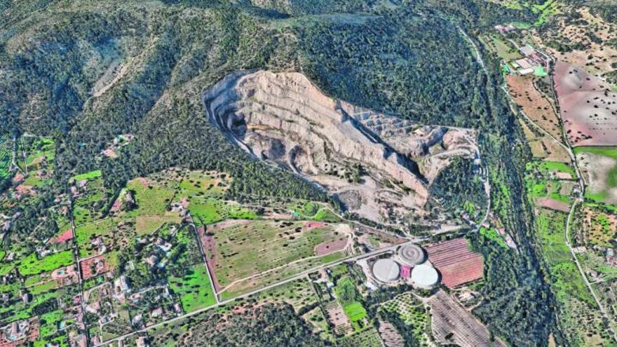 Vista aérea de la cantera situada en la carretera de Puigpunyent. Google