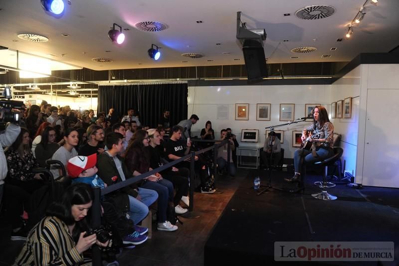 Ruth Lorenzo presenta 'Loveaholic' en la FNAC de Nueva Condomina