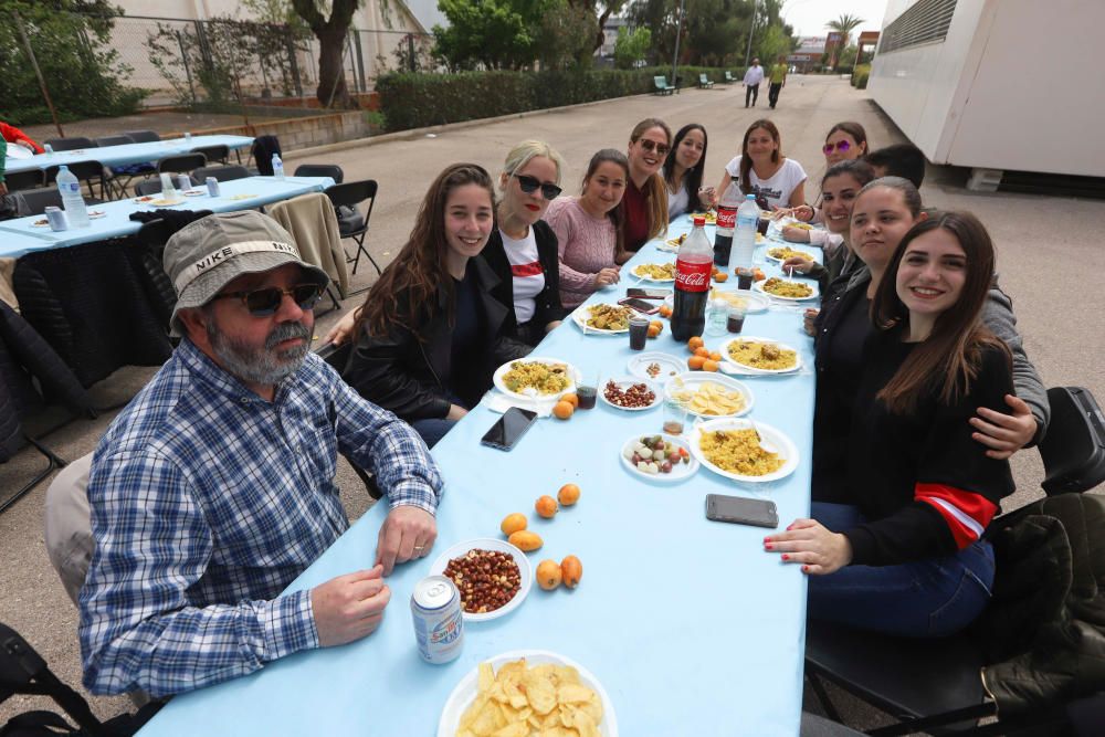 Homenaje a los directores del IES Jorge Juan de Sagunt y paella en el patio