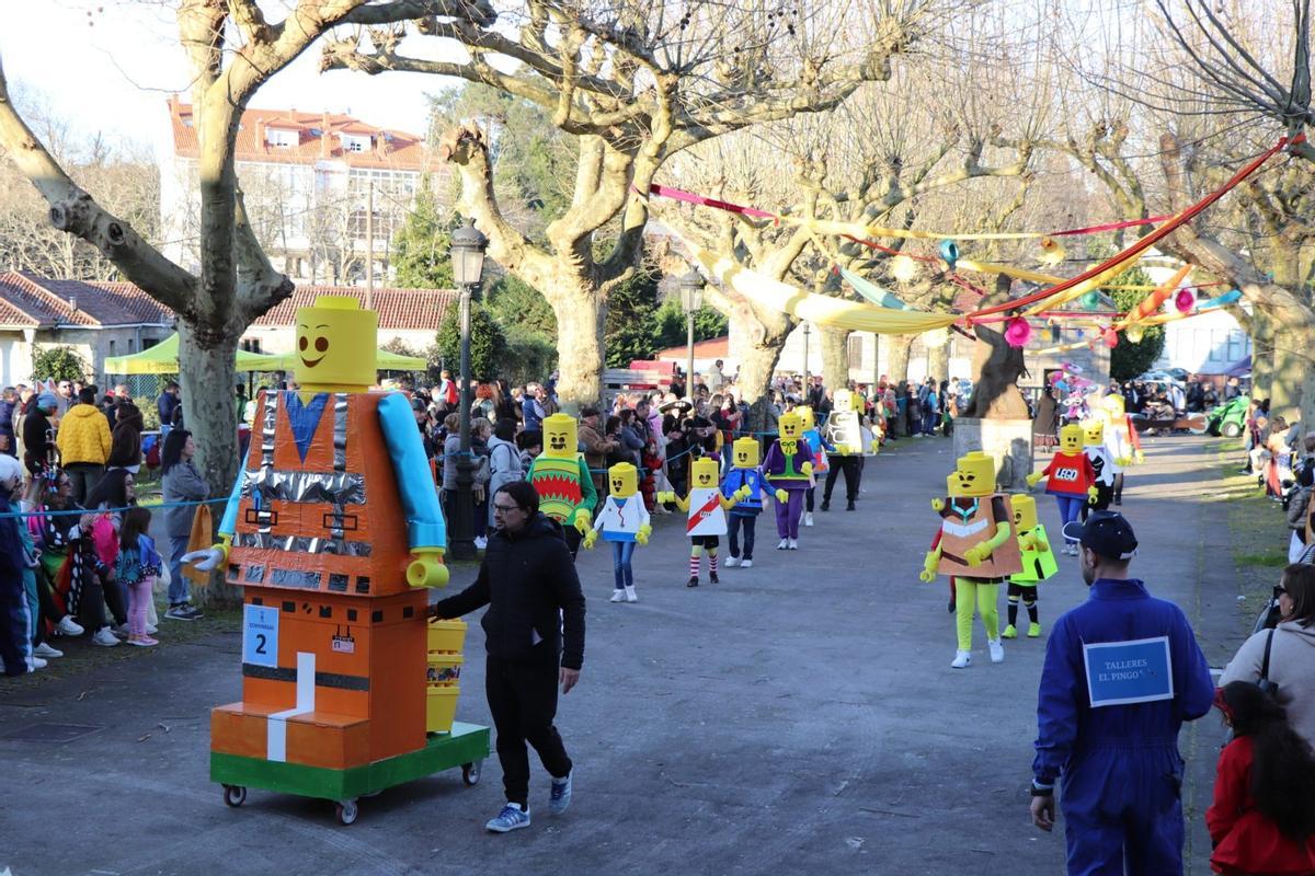 El desfile de disfraces de carnaval llevado a cabo en el Concello de Catoira.