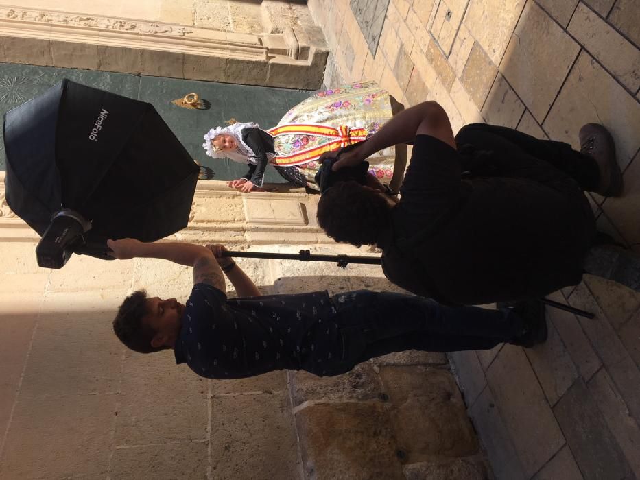 Aleida, Andrea y sus doce Damas visitaron a la patrona de Alicante, la Virgen del Remedio, gracias a la tradicional sesión de fotos