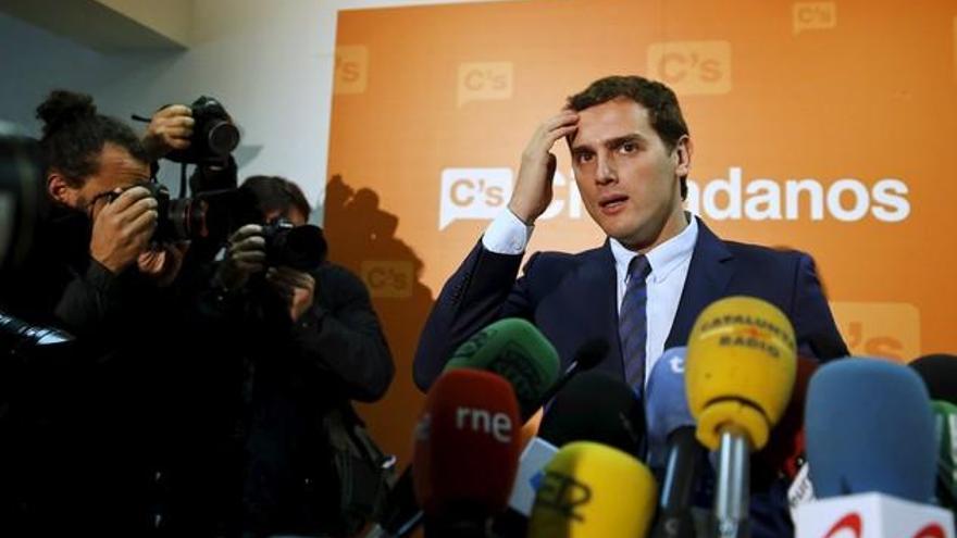 Rajoy recibirá mañana a Rivera en Moncloa para abordar situación en Cataluña