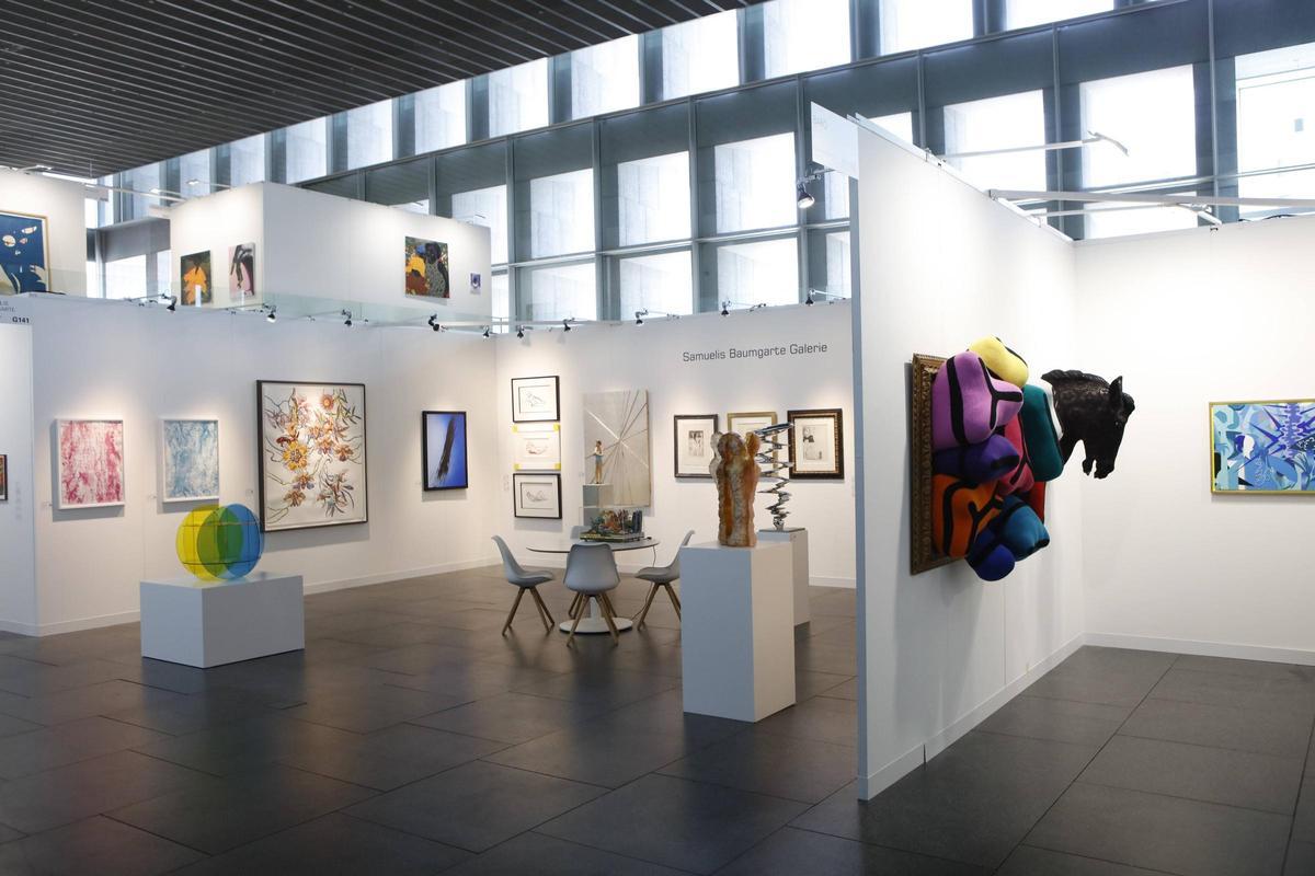 Einer der Stände auf der Art Cologne Palma Mallorca im Kongresszentrum.
