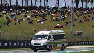 Rueda i Dettwiler tenen un greu accident a Moto3