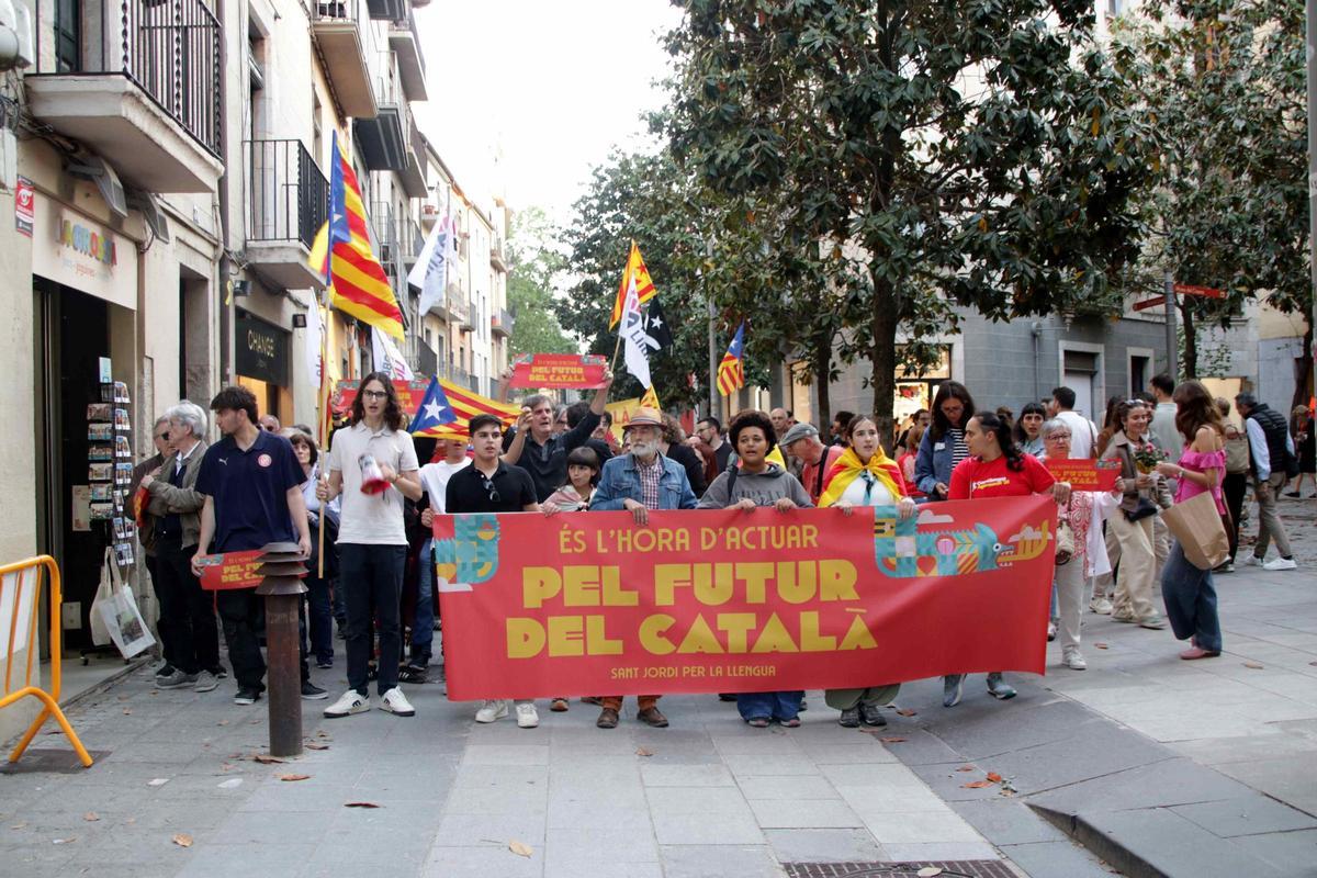 Les imatges de la mobilització en defensa del català a Girona