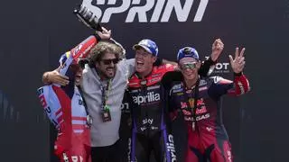Aleix Espargaró celebra su 'despedida' ganando el esprint y Márquez brilla con una gran remontada
