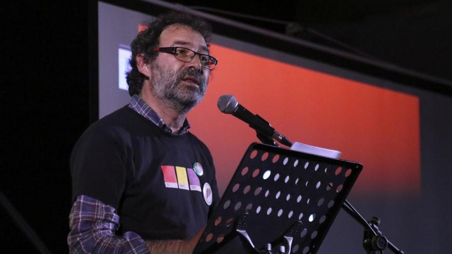 El coordinador provincial de Izquierda Unida, Miguel Ángel Viñas, durante su intervención en la fiesta del partido.