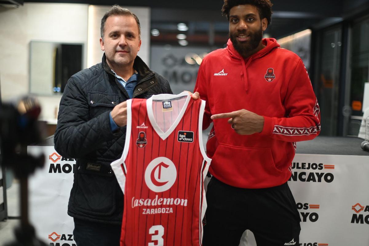 Justin Wright-Foreman, junto a Roland Garros, CEO de Azulejos Moncayo.