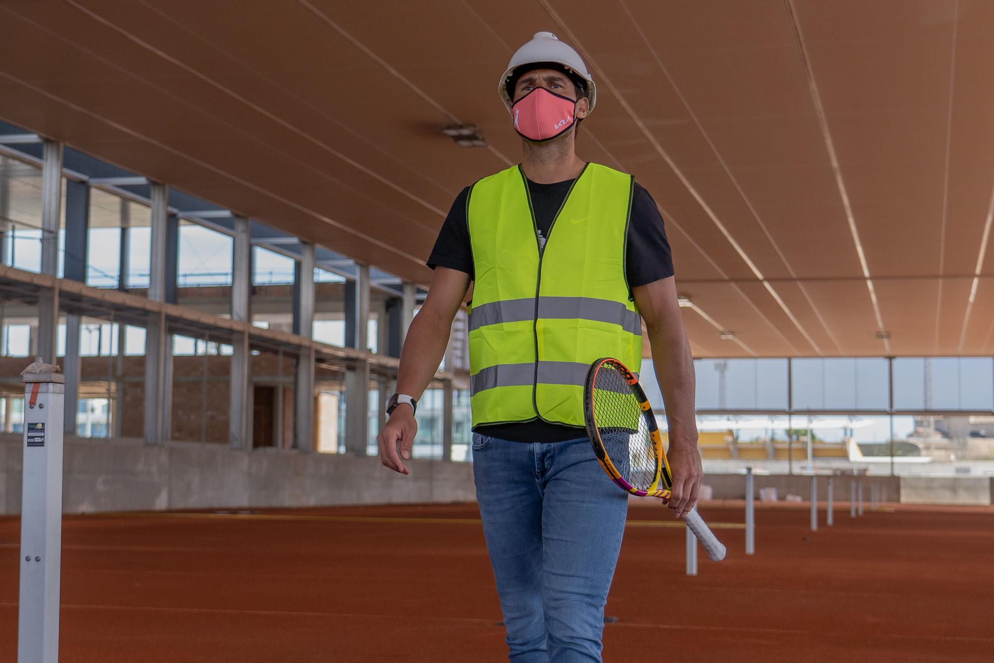 Nadal visita las obras de la ampliación de su Academia