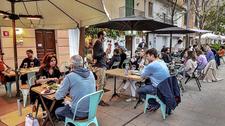 Los bares reclaman que se supriman los límites horarios a partir del día 26