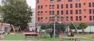 El Concello duplicará las plazas del parque infantil de Tabacos por la “insuficiente” oferta en el barrio: menos de una por cada diez niños