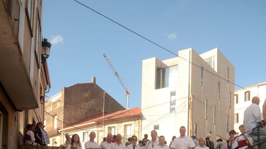 La &quot;Danza de las Espadas&quot; recupera en Carril todo su esplendor