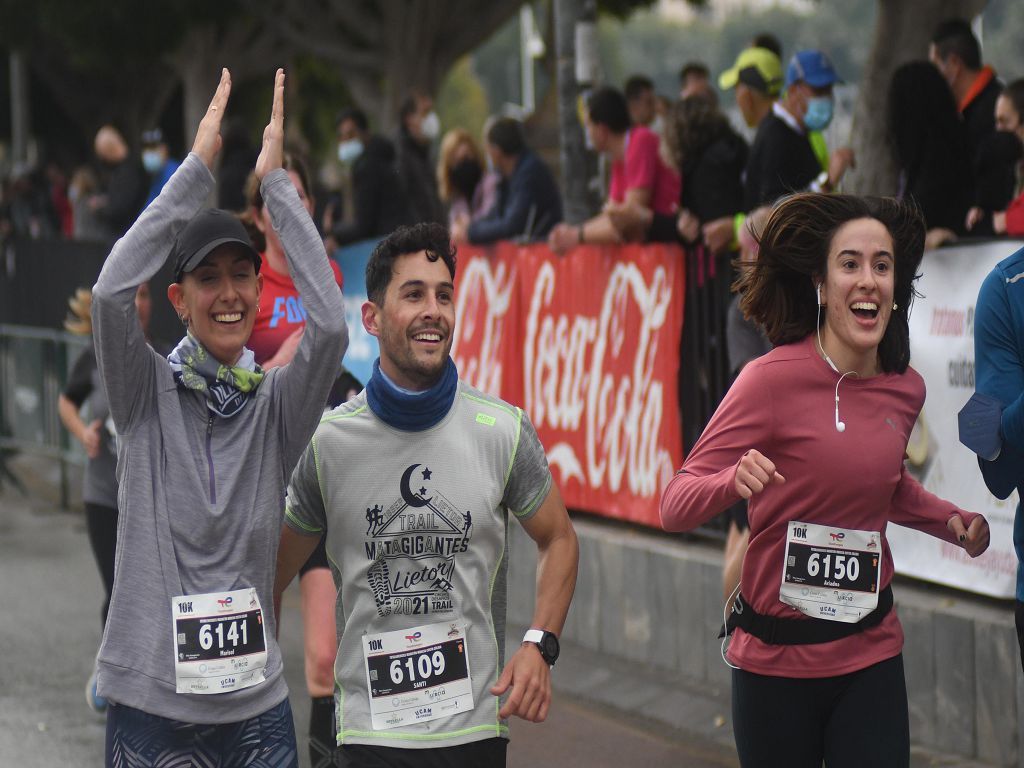 Llegada y podios de la 10k, la media maratón y la maratón de Murcia (I)