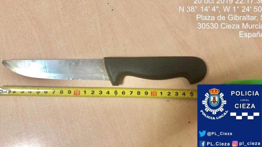 Detenido en Cieza mientras portaba un cuchillo