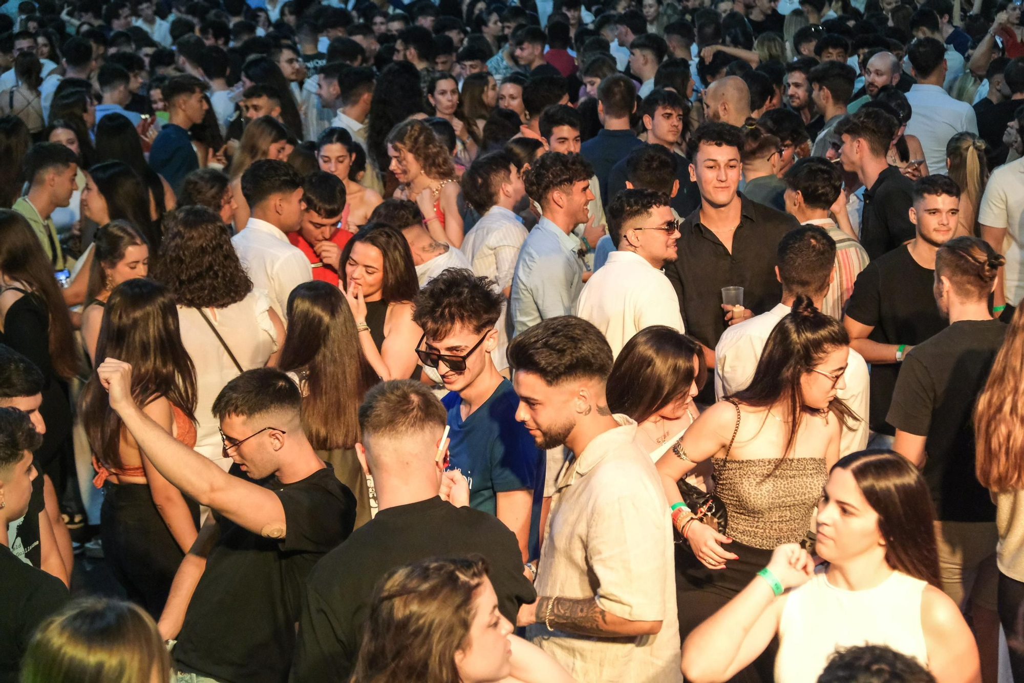 Galería de fotos: así es salir de fiestas en Hogueras de Alicante