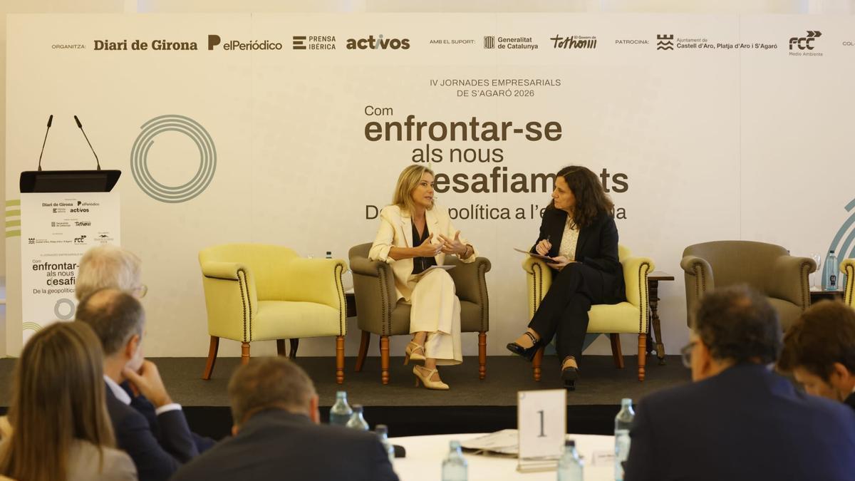 La CEO de Savills Barcelona, Anna Gener, junto a la directora de El Periódico, Gemma Martínez.