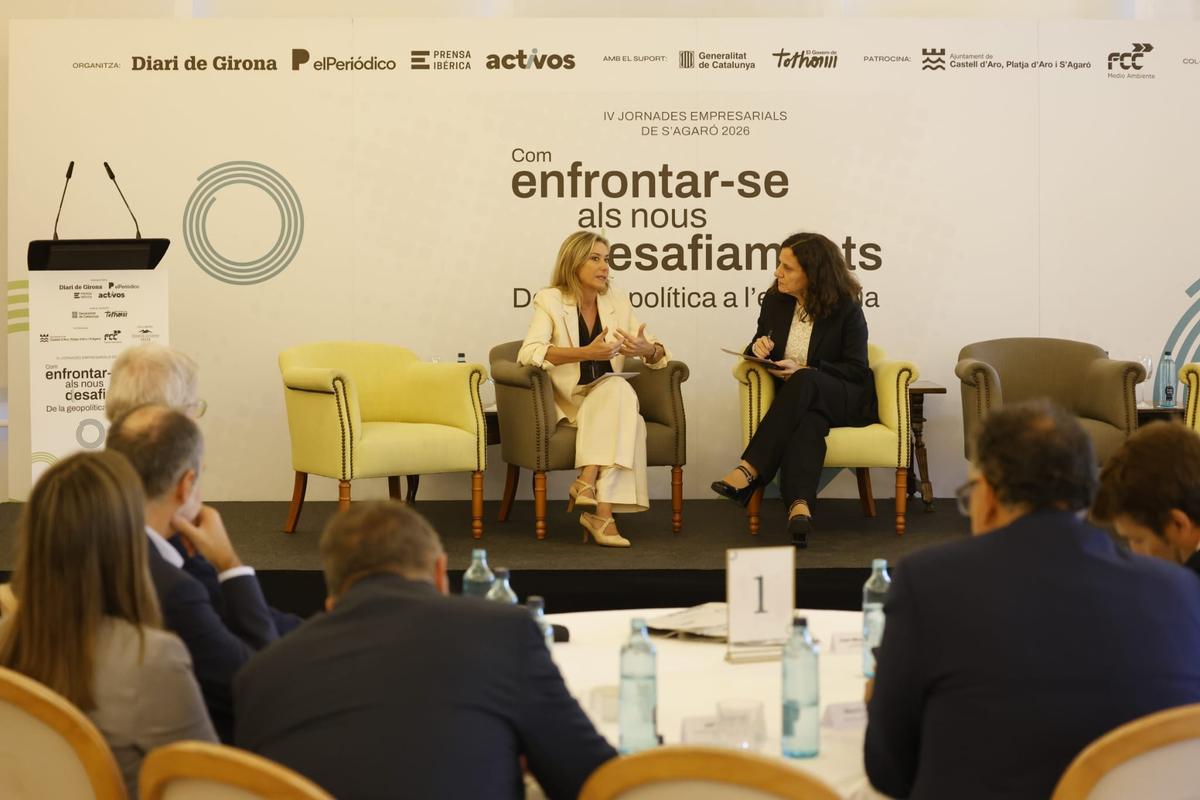 La CEO de Savills Barcelona, Anna Gener, junto a la directora de El Periódico, Gemma Martínez.