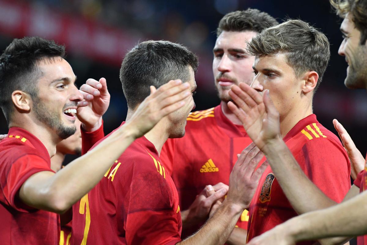 España golea a Islandia (5-0) en A Coruña con Riazor repleto