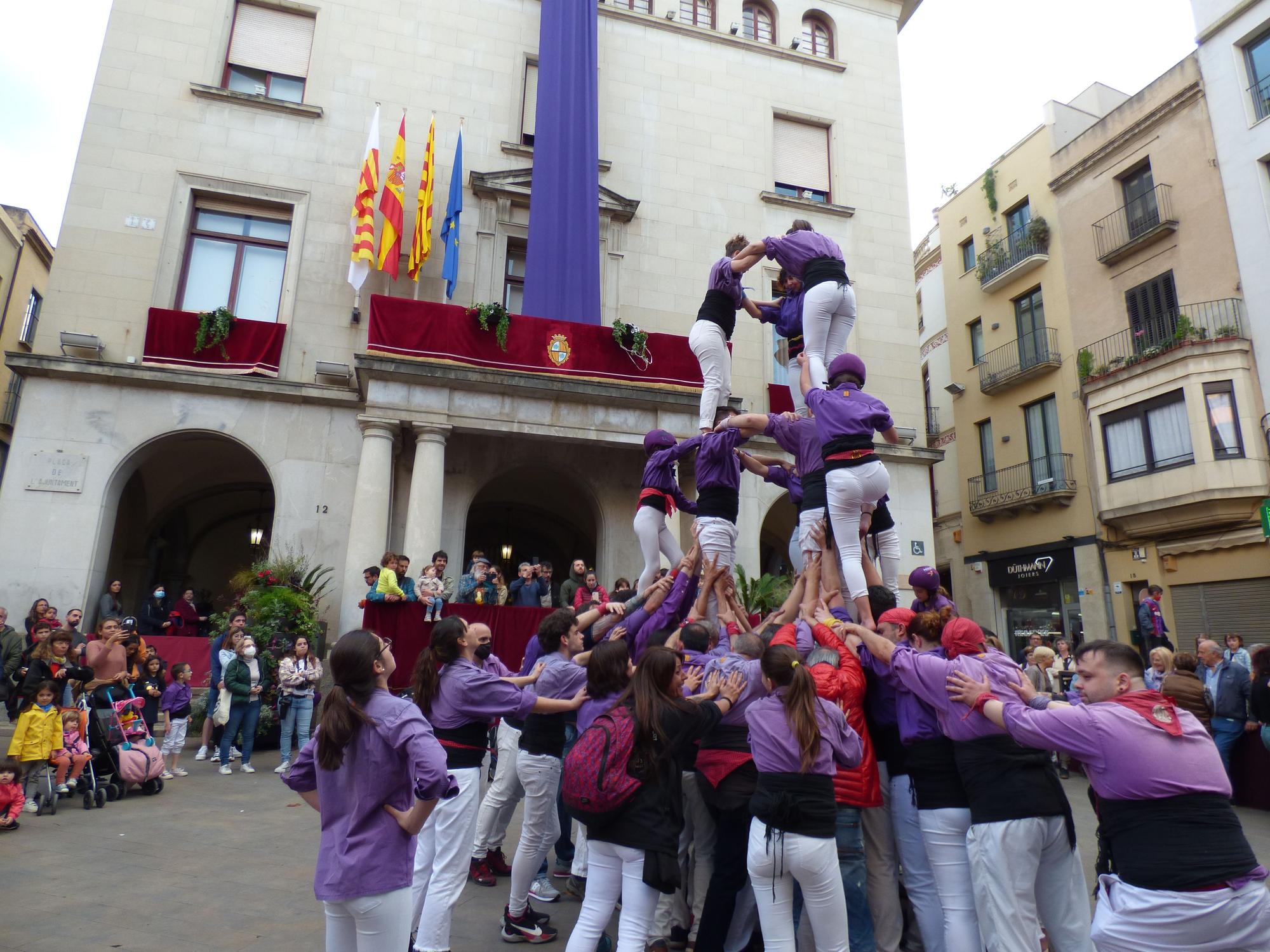 Els castellers de Figueres vesteixen la Monturiola