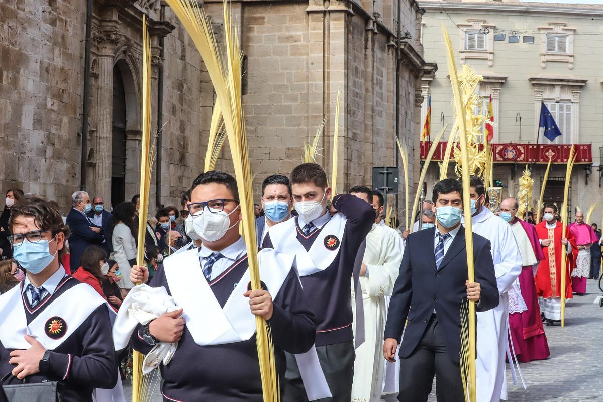 El obispo Munilla preside la procesión de las Palmas en Orihuela