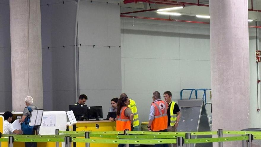 Los trabajadores de asistencia a personas con movilidad reducida inician la huelga en el aeropuerto de Palma tras romperse la tregua