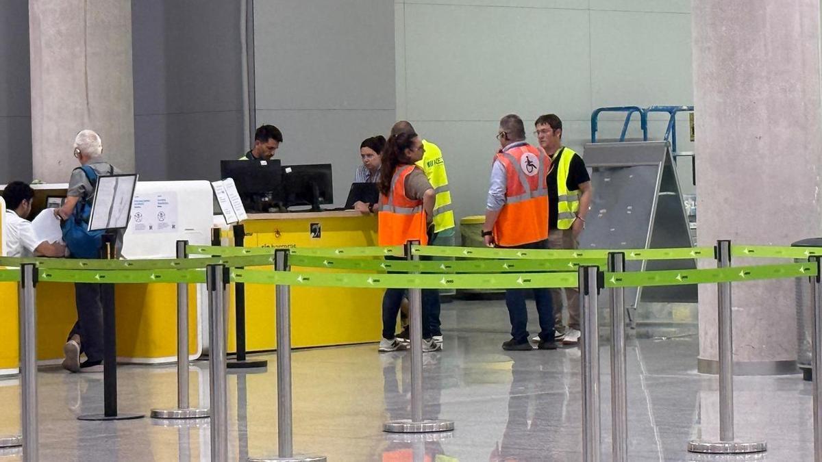 AEROPUERTO MALLORCA CONFLICTO LABORAL | Los trabajadores de asistencia a personas con movilidad reducida inician la huelga en el aeropuerto de Palma tras romperse la tregua con Adelte