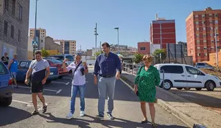 Los vecinos de las 147 viviendas de San Pío piden arreglar el parque infantil