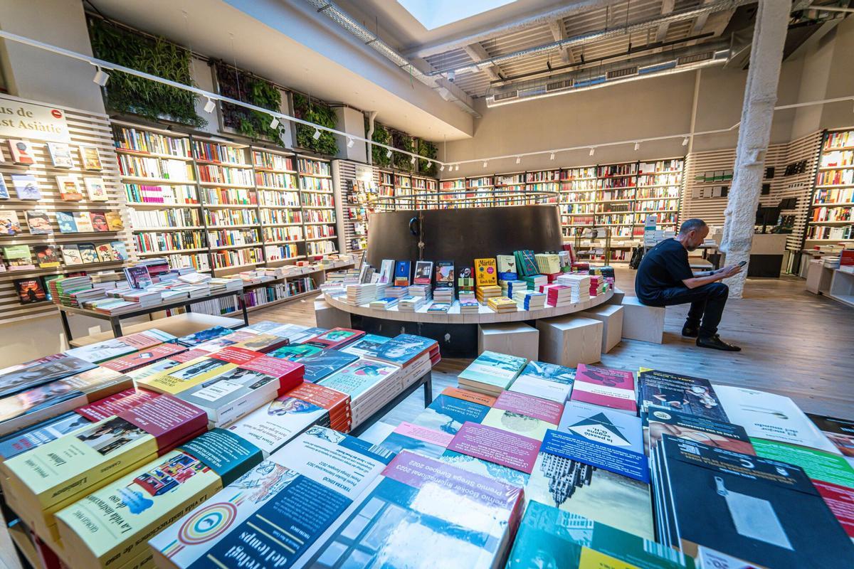 2025 de rècord: el sector del llibre culmina el seu gran any amb un increment del 4,5% de la facturació per Nadal i Reis