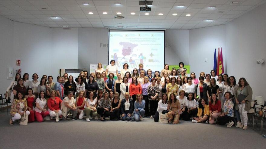 Mujeres cooperativistas buscan sinergias para fomentar la presencia femenina en el sector