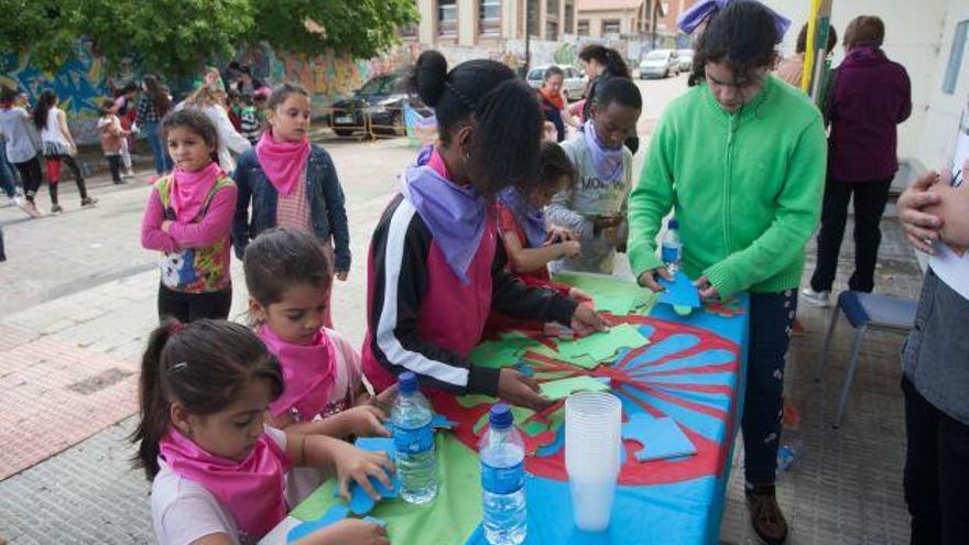 Juegos y talleres infantiles organizados por la Fundación Secretariado Gitano.